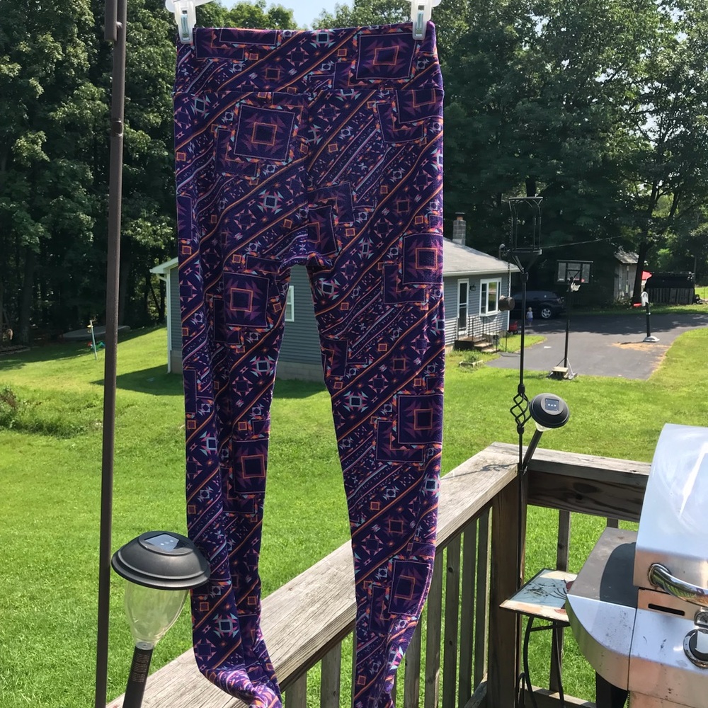 NWOT LuLaRoe purple geometric leggings!!